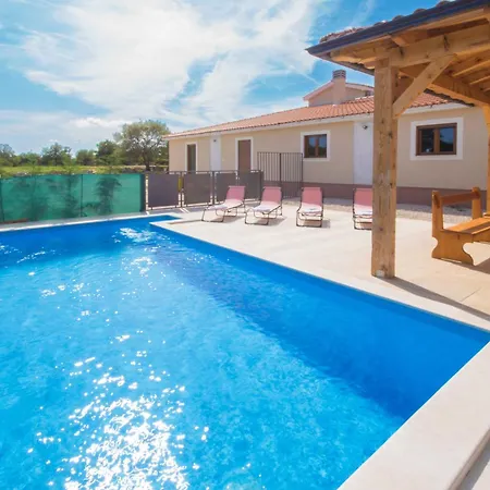 Monkodonja, A Charming Summer Retreat Near Holiday home